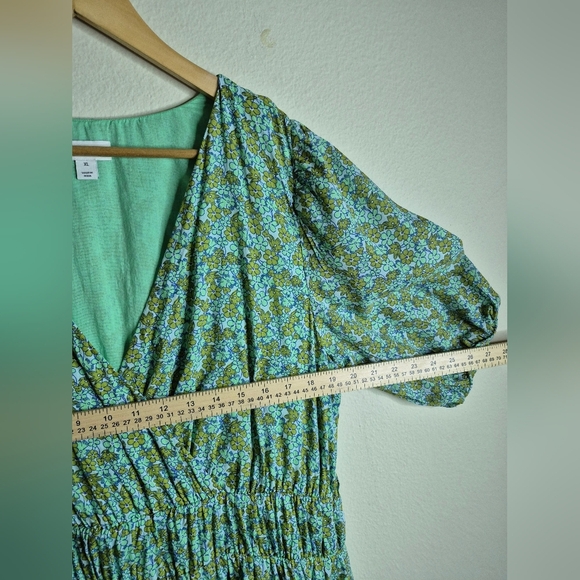 Chic Green Patterned Mini Dress - Picture 3 of 6